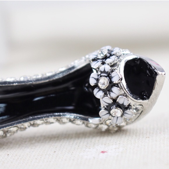 Black & Crystal High Heel Shoe on Silver Keychain - Picture 3 of 8